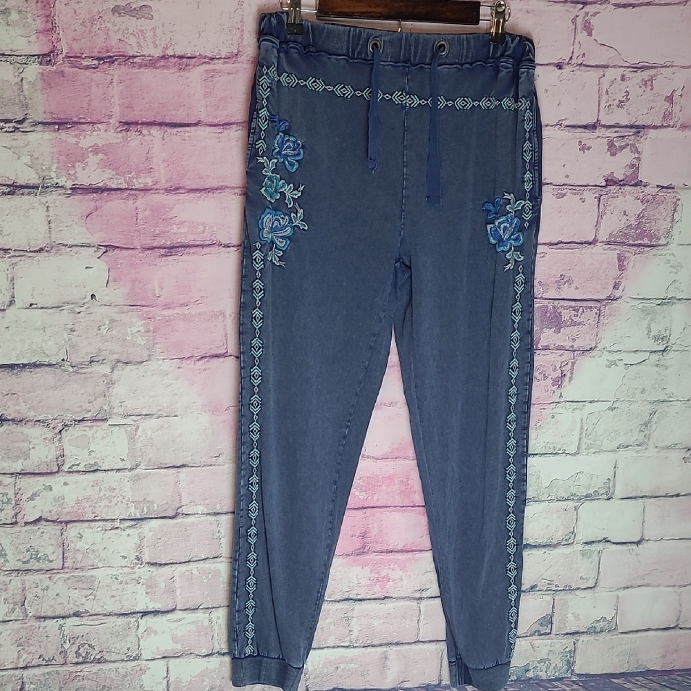 SUNDANCE FADED FIELDS NAVY SUNWASHED FLORAL EMBROIDERED JOGGER PANTS SMALL